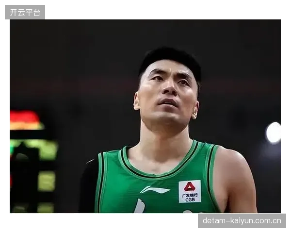 杨鸣休赛期核心任务明确，留住功勋老将李晓旭稳定军心。